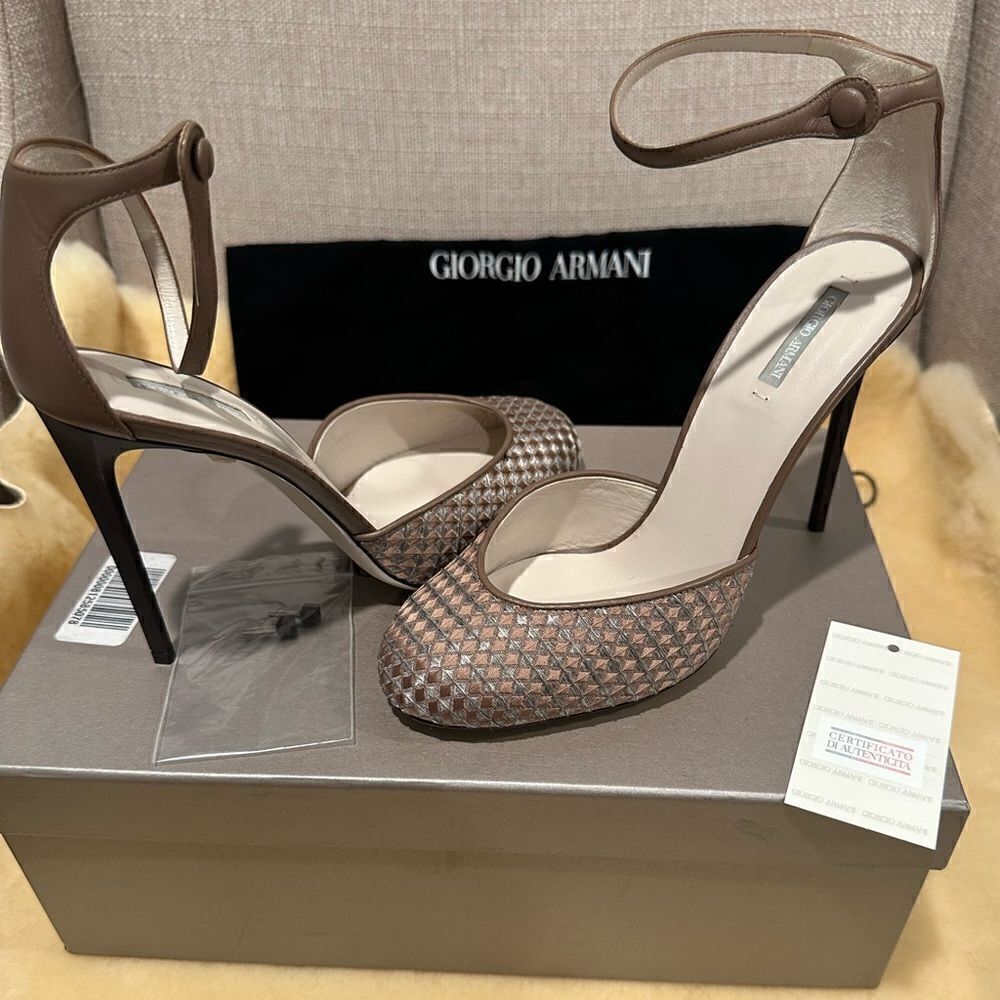 Giorgio Armani Women’s elegant pumps size EU 38 and size EU 39, NIB - Picture 1 of 13